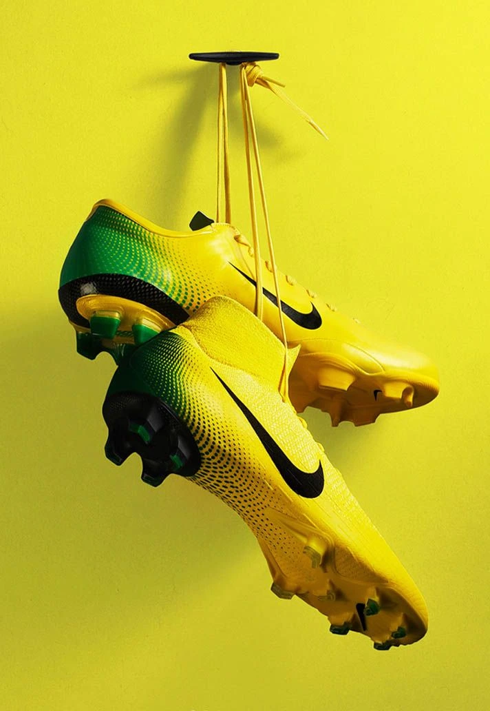 Sports shoes